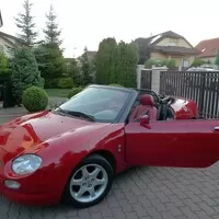 Čtenářský příběh: Od červeného coupé k bílému slonovi...