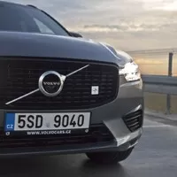 Volvo XC60 T8 Twin Engine Polestar Engineered: Jak se pejsek s kočičkou naučili péct dort