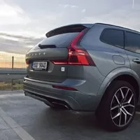 Volvo XC60 T8 Twin Engine Polestar Engineered: Jak se pejsek s kočičkou naučili péct dort