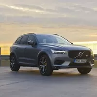 Volvo XC60 T8 Twin Engine Polestar Engineered: Jak se pejsek s kočičkou naučili péct dort