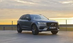 Recenze & testy: Volvo XC60 T8 Twin Engine Polestar Engineered: Jak se pejsek s kočičkou naučili péct dort