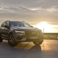 Volvo XC60 T8 Twin Engine Polestar Engineered: Jak se pejsek s kočičkou naučili péct dort