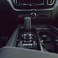 Volvo XC60 T8 Twin Engine Polestar Engineered: Jak se pejsek s kočičkou naučili péct dort