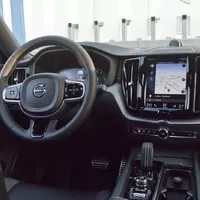 Volvo XC60 T8 Twin Engine Polestar Engineered: Jak se pejsek s kočičkou naučili péct dort