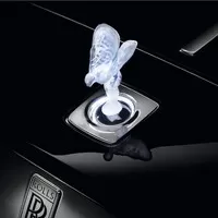 Rolls Royce svolává do servisů majitele vozů se svítící soškou. Odporuje nařízení EU.