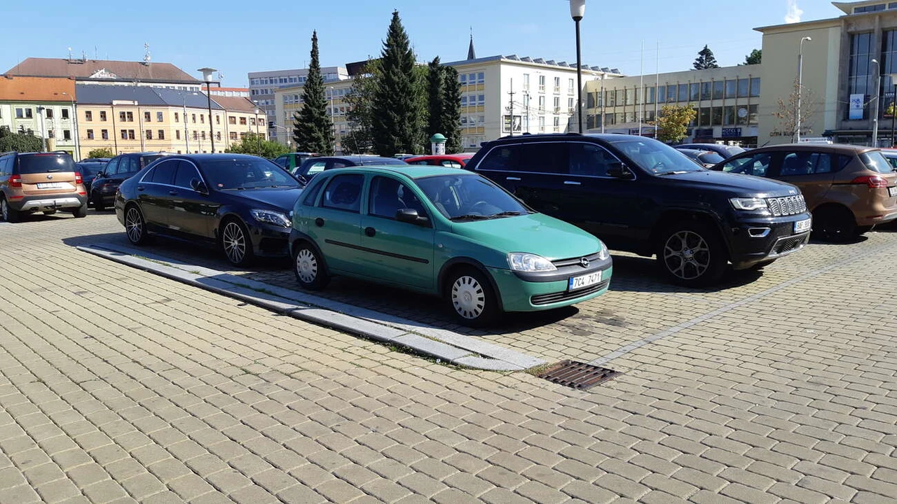 Řidič Mercedesu mi ji určitě závidí, ale nepřizná to.