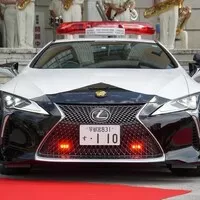 Chcete si vozit pozadí v Lexusu LC 500? Narukujte do japonské policie