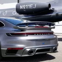 K mání je limitovaná edice Porsche 911. Lze si ji pořídit jen ve "výhodném balíčku".