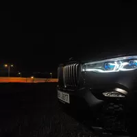 BMW X7 M50i: Královská třída