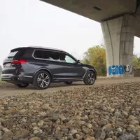 BMW X7 M50i: Královská třída