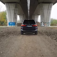 BMW X7 M50i: Královská třída