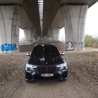 BMW X7 M50i: Královská třída