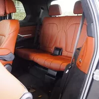 BMW X7 M50i: Královská třída