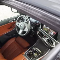 BMW X7 M50i: Královská třída