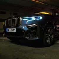 BMW X7 M50i: Královská třída