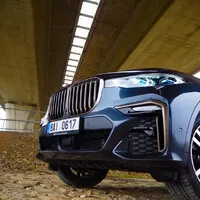 BMW X7 M50i: Královská třída