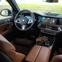 BMW X7 M50i: Královská třída
