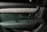 Volvo V90 Cross Country B5: Tmavomodrý svět