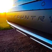 Volvo V90 Cross Country B5: Tmavomodrý svět