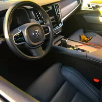 Volvo V90 Cross Country B5: Tmavomodrý svět