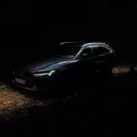 Volvo V90 Cross Country B5: Tmavomodrý svět