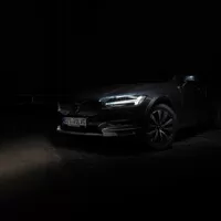 Volvo V90 Cross Country B5: Tmavomodrý svět