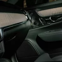 Volvo V90 Cross Country B5: Tmavomodrý svět