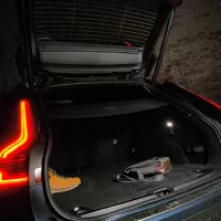 Volvo V90 Cross Country B5: Tmavomodrý svět