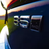 Volvo V90 Cross Country B5: Tmavomodrý svět