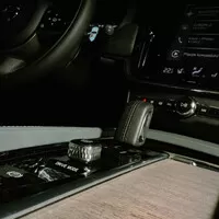 Volvo V90 Cross Country B5: Tmavomodrý svět
