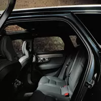 Volvo V90 Cross Country B5: Tmavomodrý svět