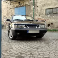 Volvo C70 vs. Saab 900