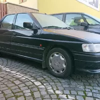 Před hasičárnou, když na mě čeká