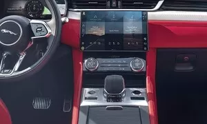 Společnost Jaguar Land Rover získala ocenění v anketě AUTOBEST Awards za systém Pivi Pro