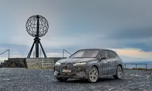 BMW iX prochází závěrečným zimním testováním na Severním mysu