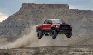 Editorial: Autům se vrací smysl pro humor