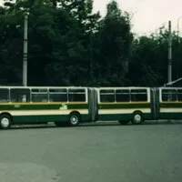 Když jeden kloub nestačí: Z historie tříčlánkových autobusů