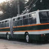 Když jeden kloub nestačí: Z historie tříčlánkových autobusů