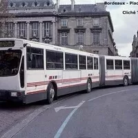 Když jeden kloub nestačí: Z historie tříčlánkových autobusů