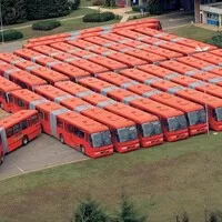 Když jeden kloub nestačí: Z historie tříčlánkových autobusů