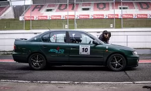 Bazarový snílek: A nehodilo by se mi spíš jedno auto jen na okruh?