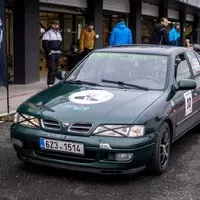 A nehodilo by se mi spíš jedno auto jen na okruh?