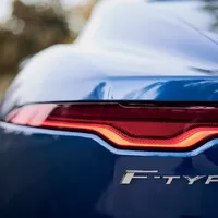 Jaguar F-Type P450: Báječná léta s kočkou