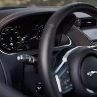 Jaguar F-Type P450: Báječná léta s kočkou