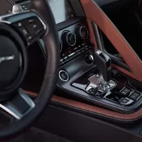 Jaguar F-Type P450: Báječná léta s kočkou