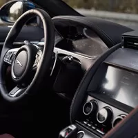 Jaguar F-Type P450: Báječná léta s kočkou