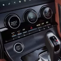 Jaguar F-Type P450: Báječná léta s kočkou