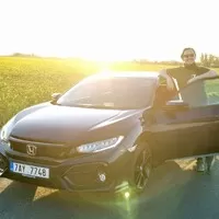 Rok za volantem: padesát aut, nespočet dojmů