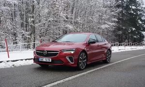 Recenze & testy: Opel Insignia GSi AWD: Všechno, jen ne nuda.