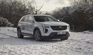 Recenze & testy: Cadillac XT4 Turbo Diesel AWD: Dokáže sedět na dvou židlích?